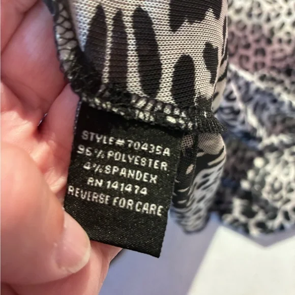 Zero 2 eight Black and tan Patterned op bed cardigan size small - Picture 8 of 8